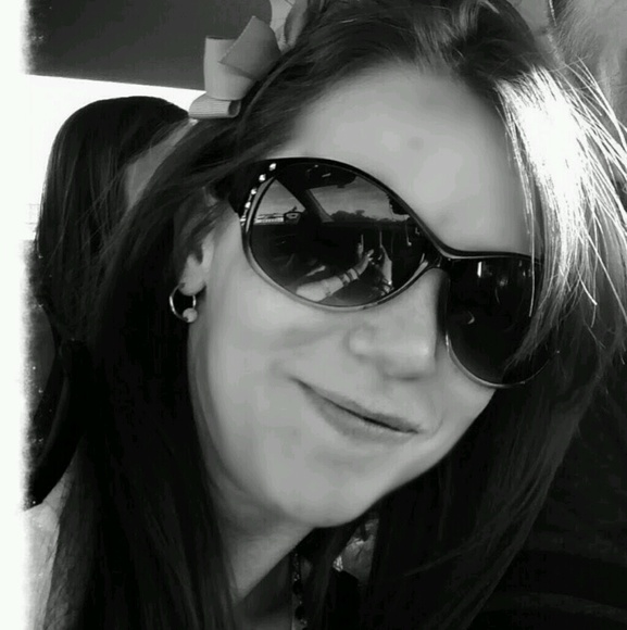 Meet your Posher, Heather - Picture 1 of 1